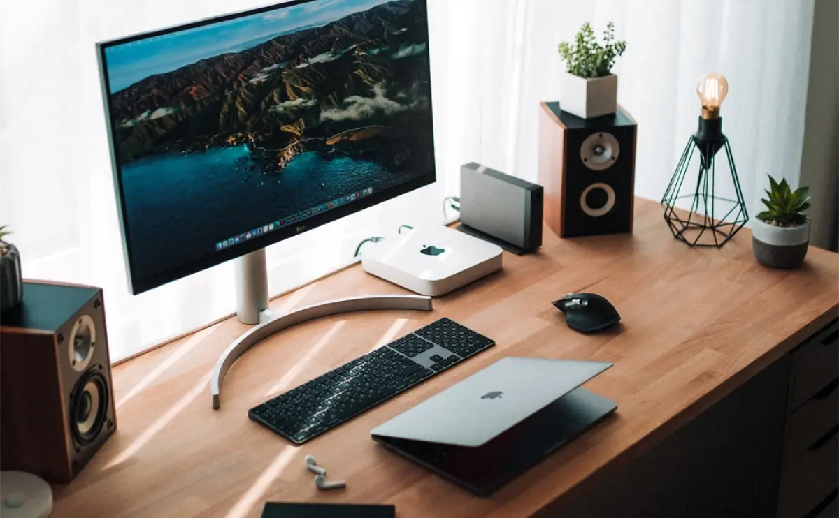 3 minimalist desk setups entry header opt - 47